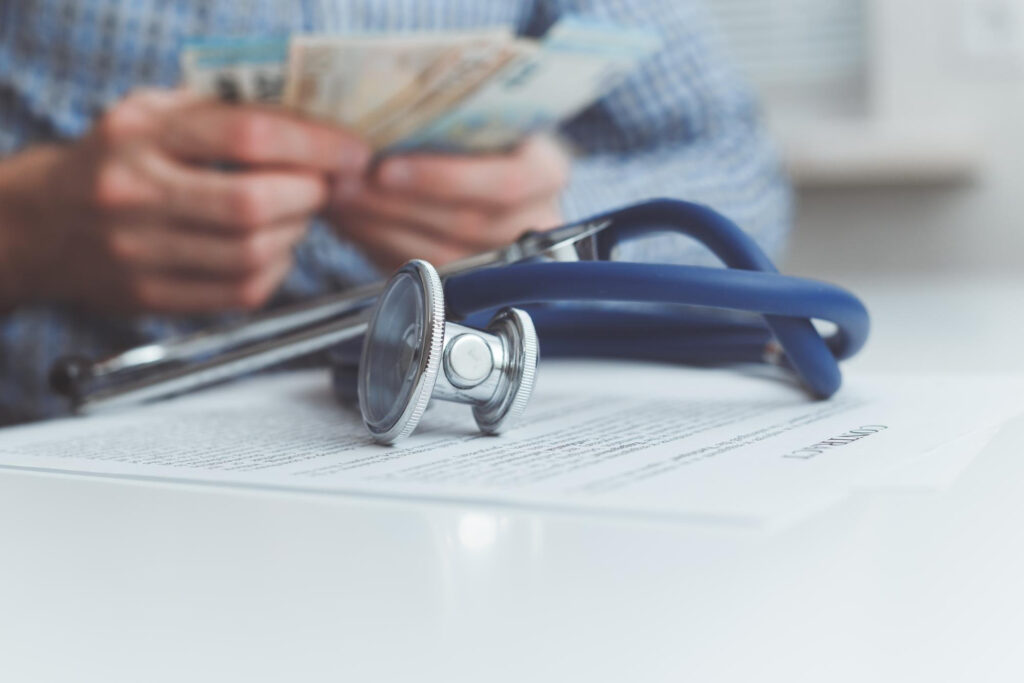 Como pagar menos impostos médicos em Curitiba de forma legal