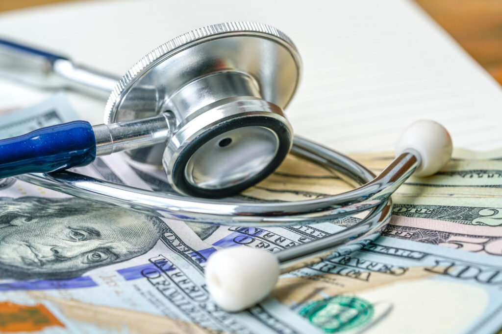 Simples Nacional ou Lucro Presumido para médicos: qual escolher?