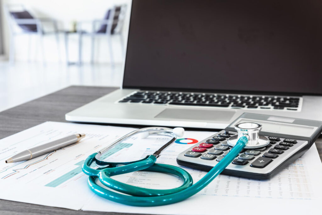 Reforma Tributária e clínicas médicas em Curitiba: como proteger margem e faturamento em 2026