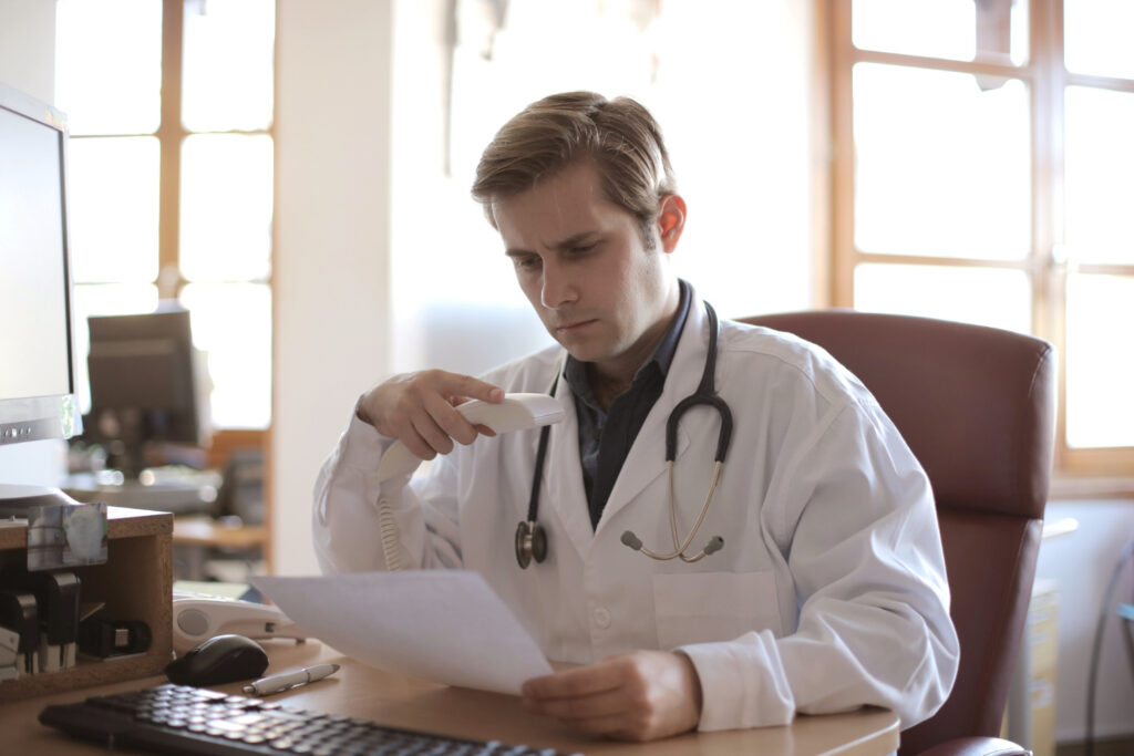 Contratação de médicos PJ: como evitar riscos trabalhistas